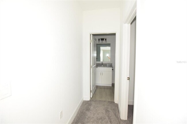 Building Photo - 460 Lake Shore Pkwy