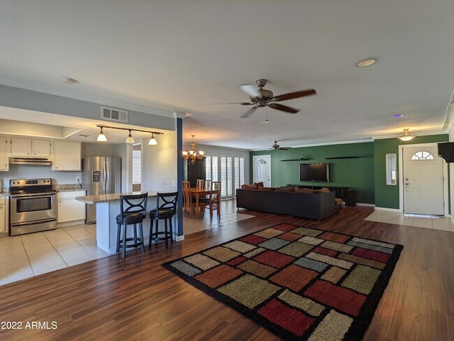 Building Photo - 10044 N 39th Ln