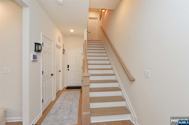 Building Photo - 60 Litchfield Ln