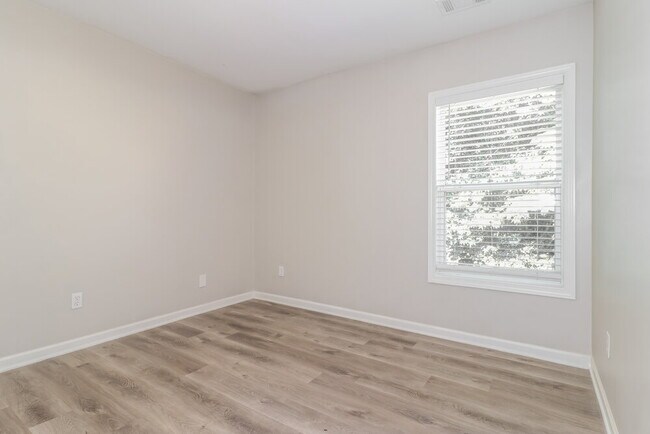Building Photo - 92 Ledgewood Mill Way NE