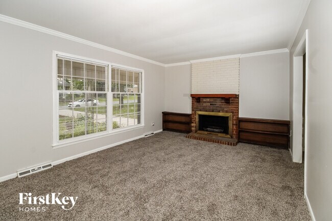 Building Photo - 2909 Stratford Dr