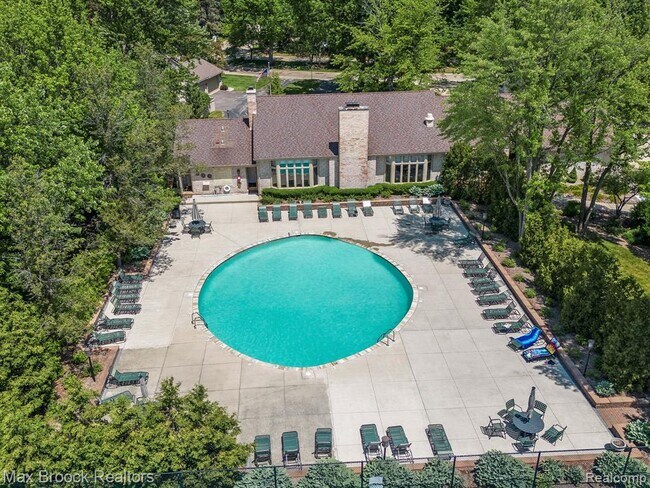 Building Photo - 1125 Meadowglen Ct