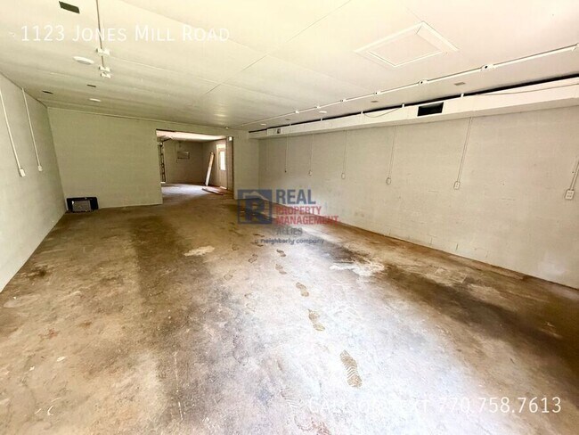Building Photo - 1123 Jones Mill Rd