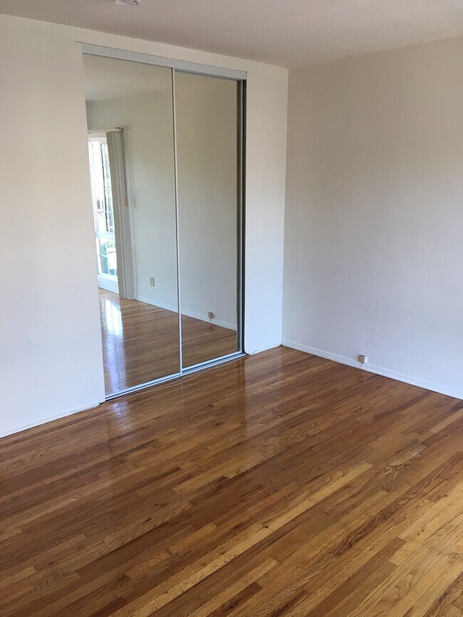 Building Photo - 4041 Inglewood Blvd