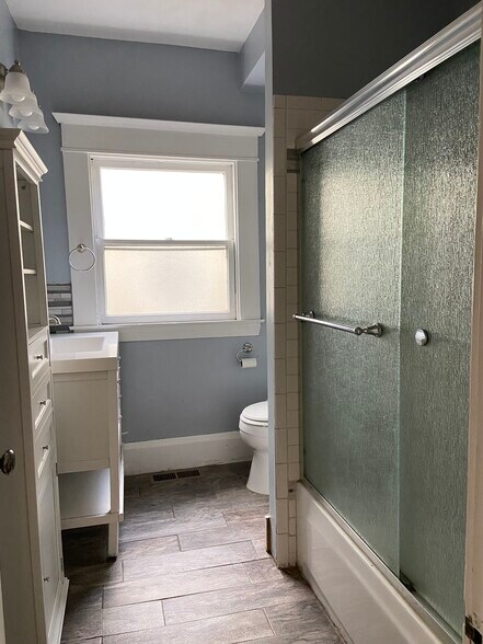 Bathroom with shower tub - 1608 22nd St