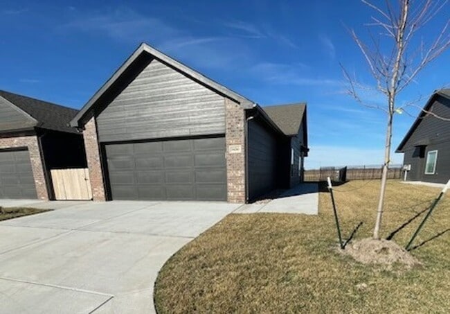 Primary Photo - 16271/73 Ike Ct