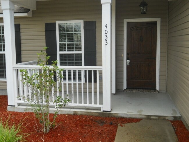 Building Photo - Glen Laurel S/D