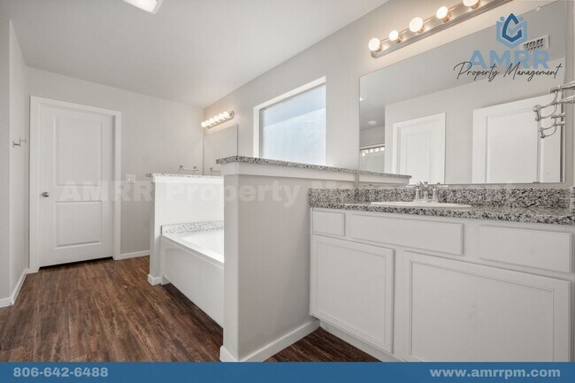 Building Photo - 2034 Kenwood Ave