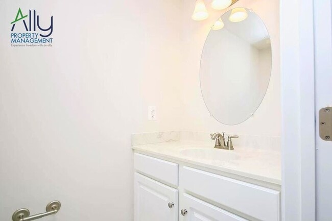 Building Photo - 1610 Kempton Pl