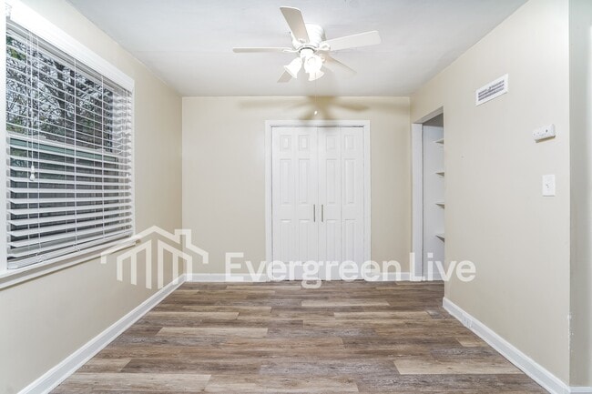 Building Photo - 5125 W Stark St