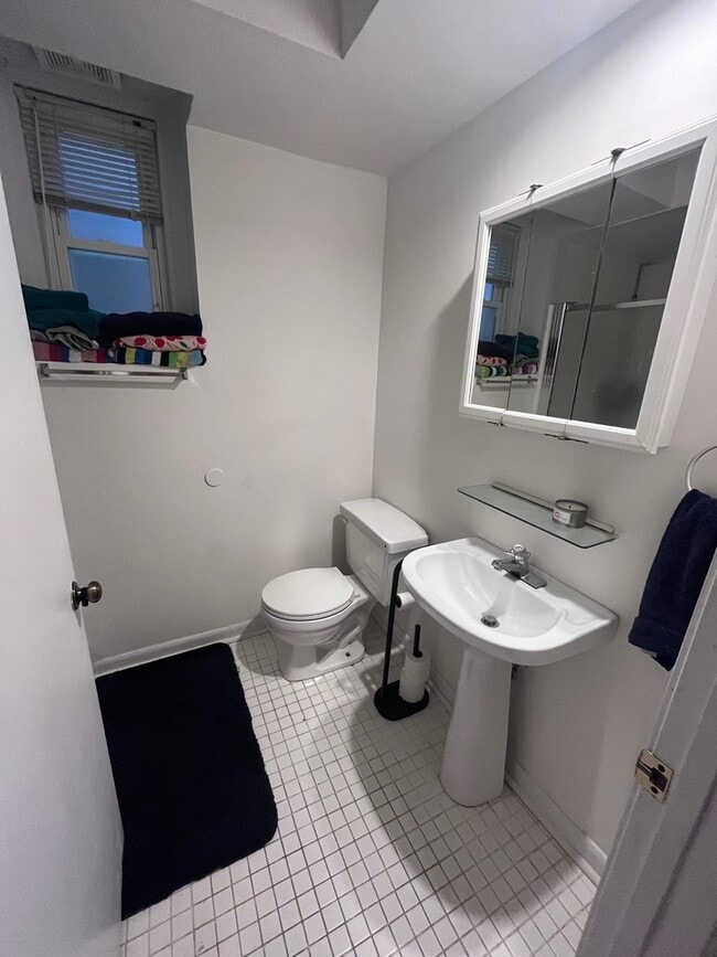 Building Photo - 2229 N Southport Ave