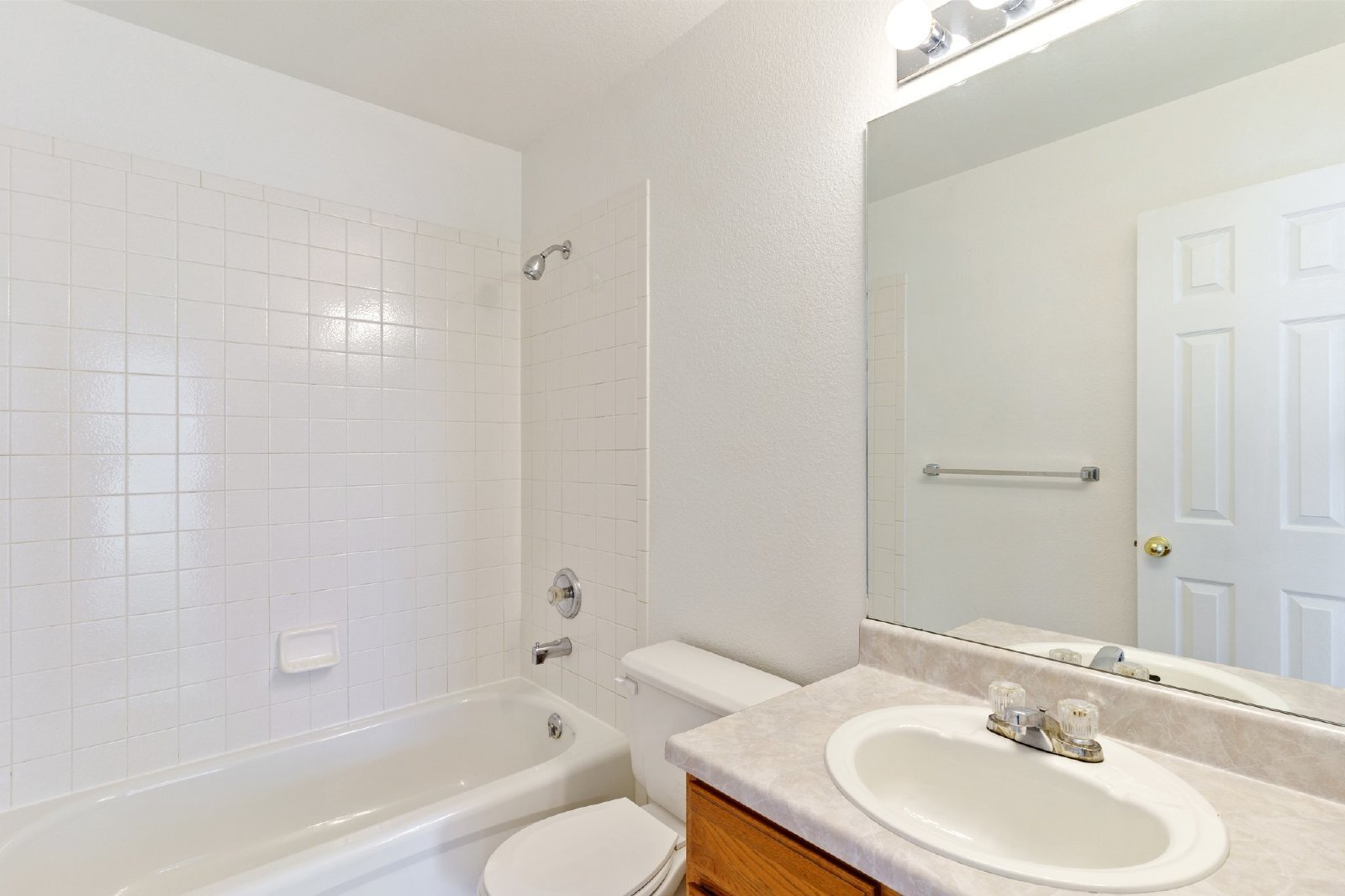 Building Photo - Spacious 6BR Home with Finished Basement –...