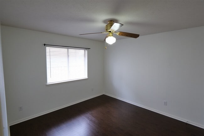 Building Photo - 23135 N Waterlake Dr