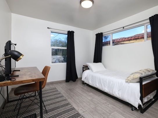 Building Photo - 2039 E 8th St