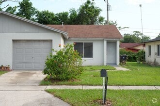 Building Photo - Spacious 2 Bedroom 2 Bath with Garage Avai...
