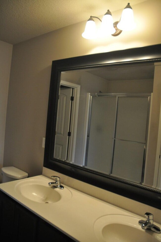 Building Photo - 5617 Abercorn Dr