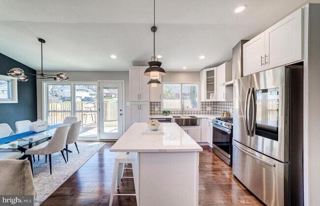 Building Photo - 4207 Woodland Dr