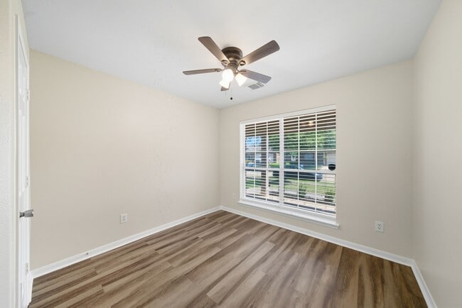 Building Photo - 1735 Riane Ln