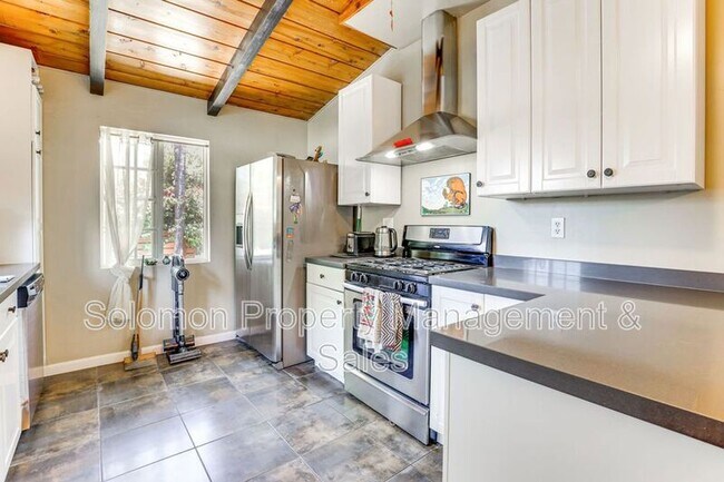 Building Photo - 901 Eucalyptus Ave