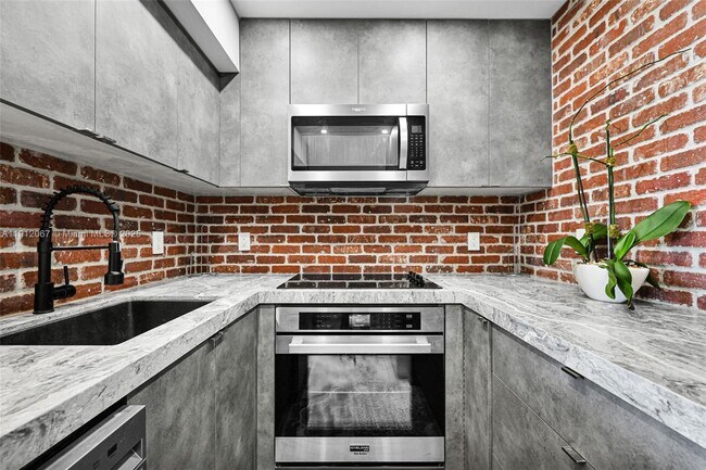 Building Photo - 1000 West Ave