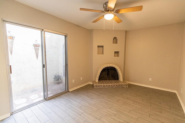 Building Photo - 2908 E Avenida Olivos