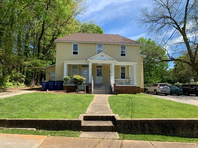 Primary Photo - 303 Park Ave