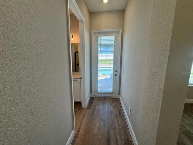 Building Photo - 16405 Silver Brk Wy