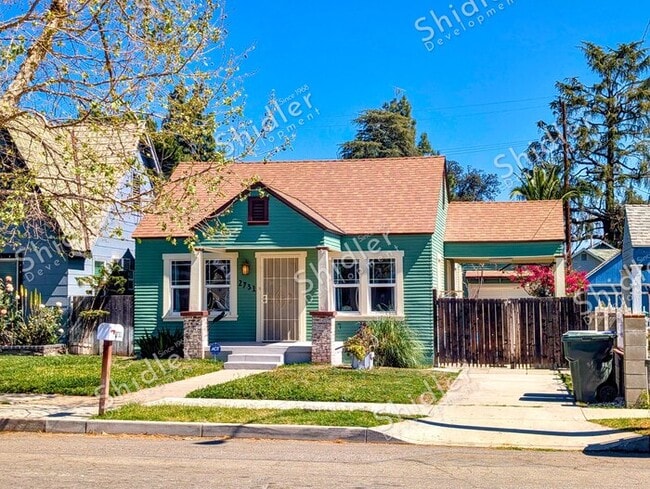 Building Photo - Upgraded Bungalow with Garage