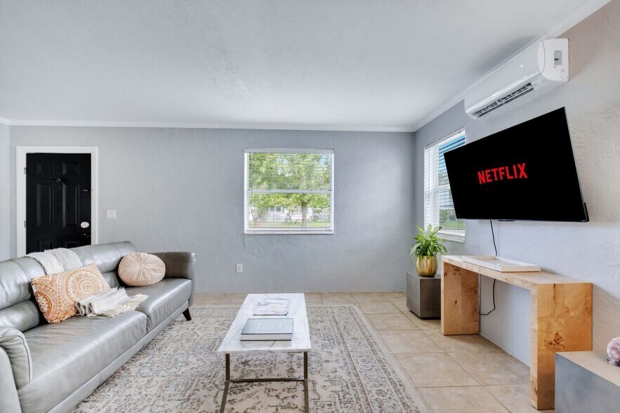 Building Photo - 415 S Hyer Ave