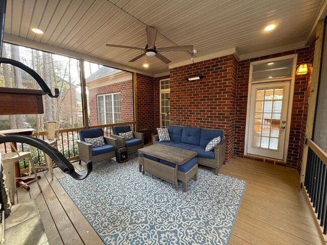 Building Photo - Available to Show