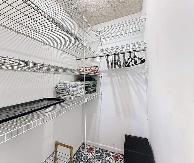 Building Photo - 693 NW 102 Pl