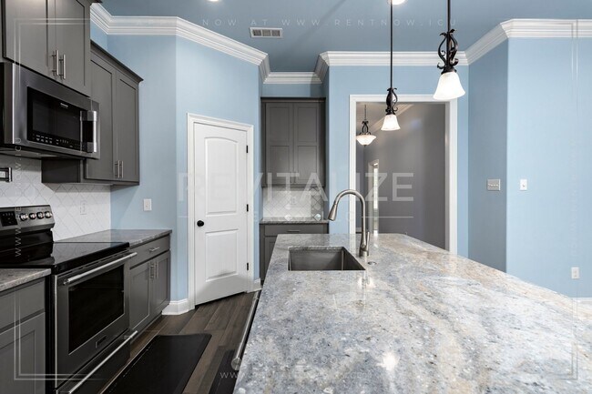 Building Photo - Stunning Luxury Home in Silverhill with Huge Diamond Shaped Backyard!