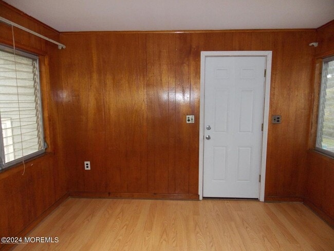 Building Photo - 914 Radnor Ave