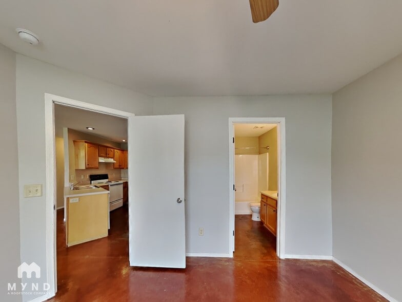 Building Photo - 1112 S Clifton Ave