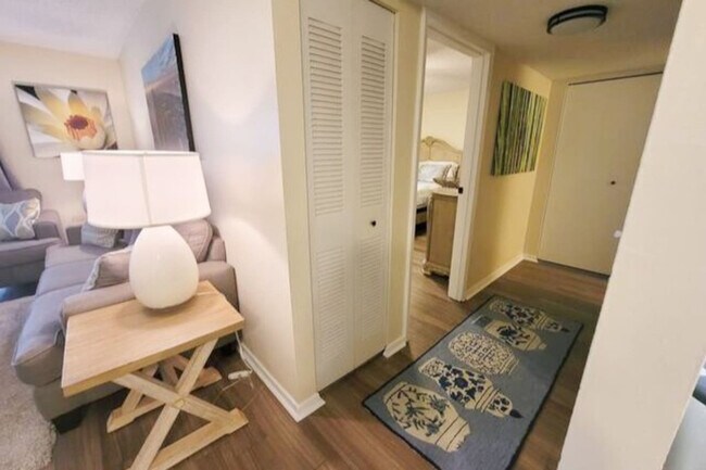 Building Photo - 6519 W Newberry Rd