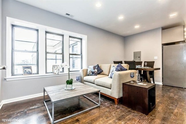 Building Photo - 2 br, 1 bath Apartment - 1010 S 1st Ave 303