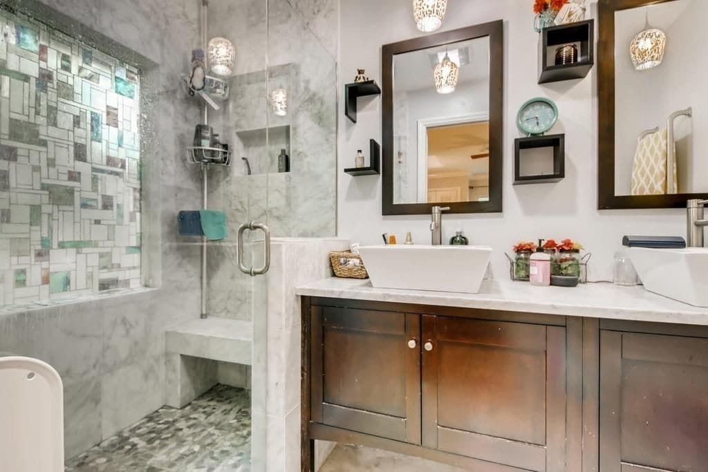 Building Photo - 2050 Sylvania Dr