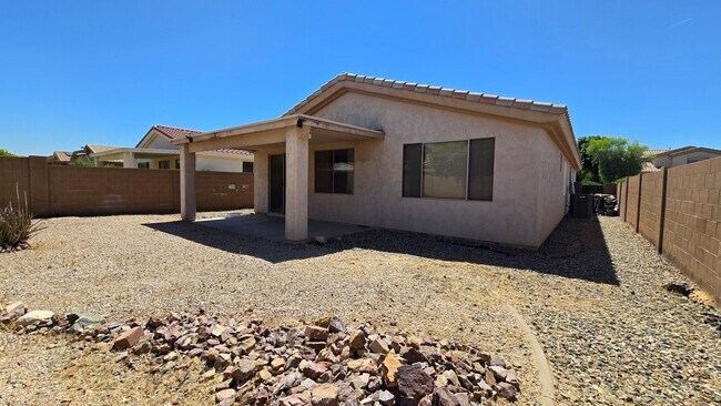 Building Photo - VERY popular neighborhood in Goodyear!