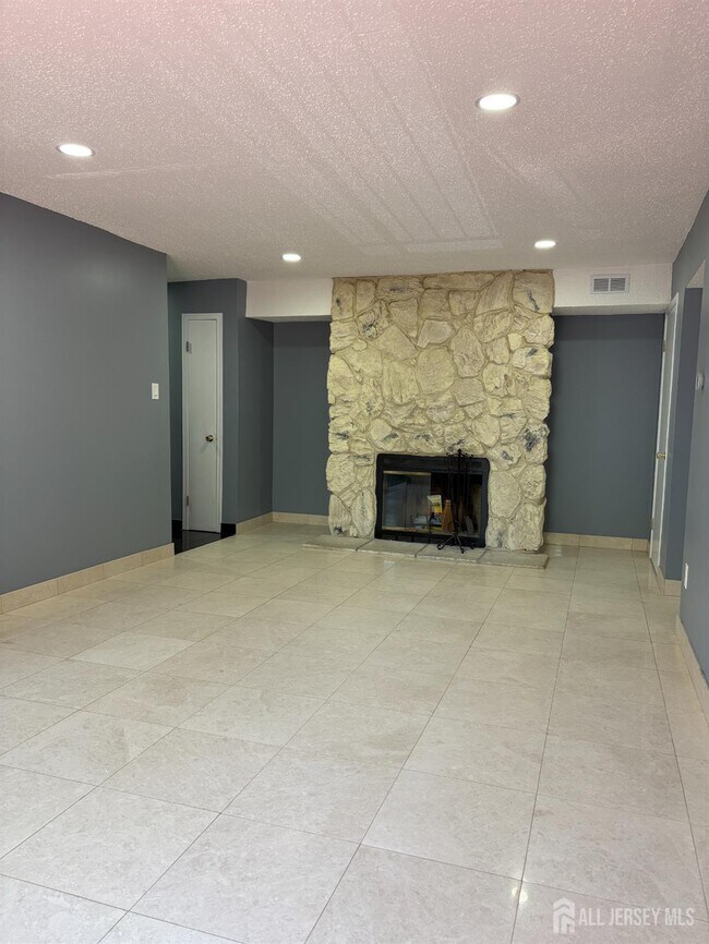 Building Photo - 1209 Edison Glen Terrace