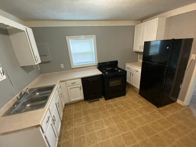 Building Photo - 1539 N Hickory Rd