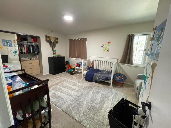 Building Photo - 1242 Eastridge Cir