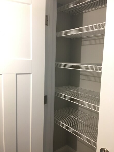 Building Photo - 151 Portsmouth Ave