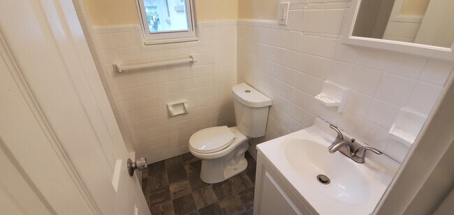 Building Photo - 854 Allison St