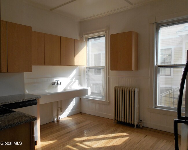 Building Photo - 8 5th Ave