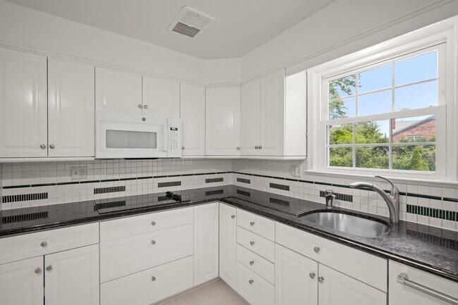 Building Photo - 7109 Radnor Rd