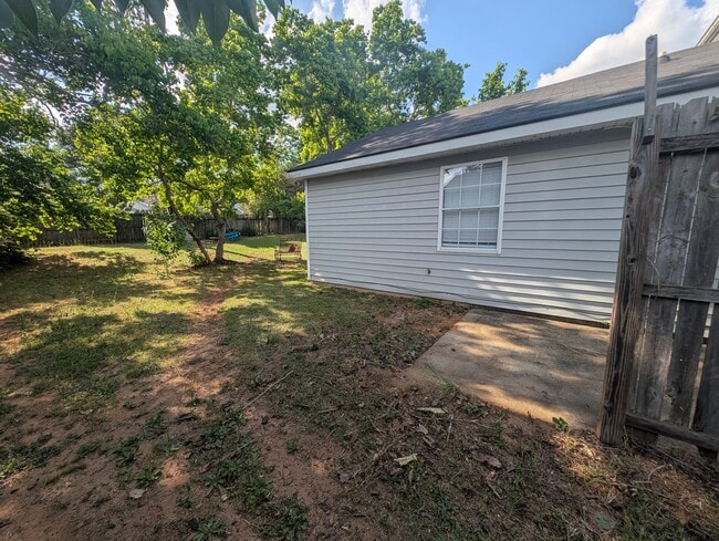 Building Photo - 408 S Woodburn Dr