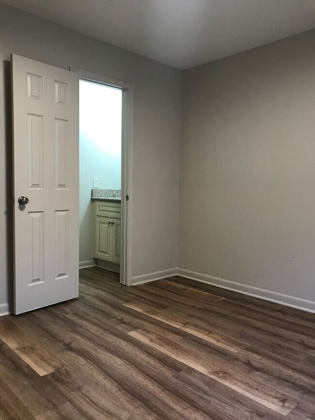 Building Photo - 208 Cantal Dr