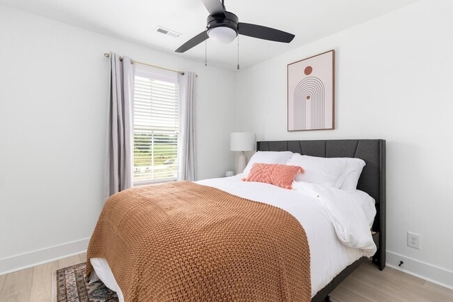 Building Photo - 6 Dutch Dr