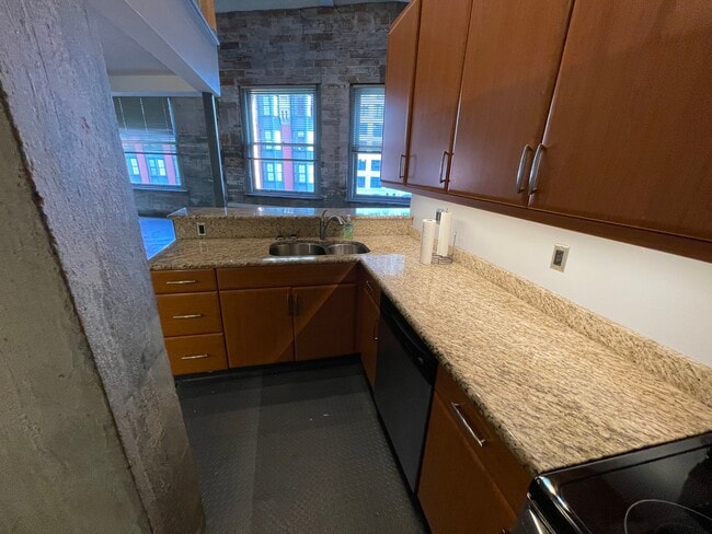 Kitchen - 1104 Prospect Ave E