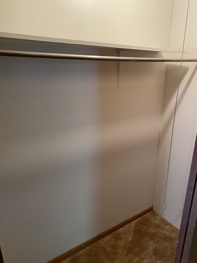 Building Photo - 625 Country Club Rd